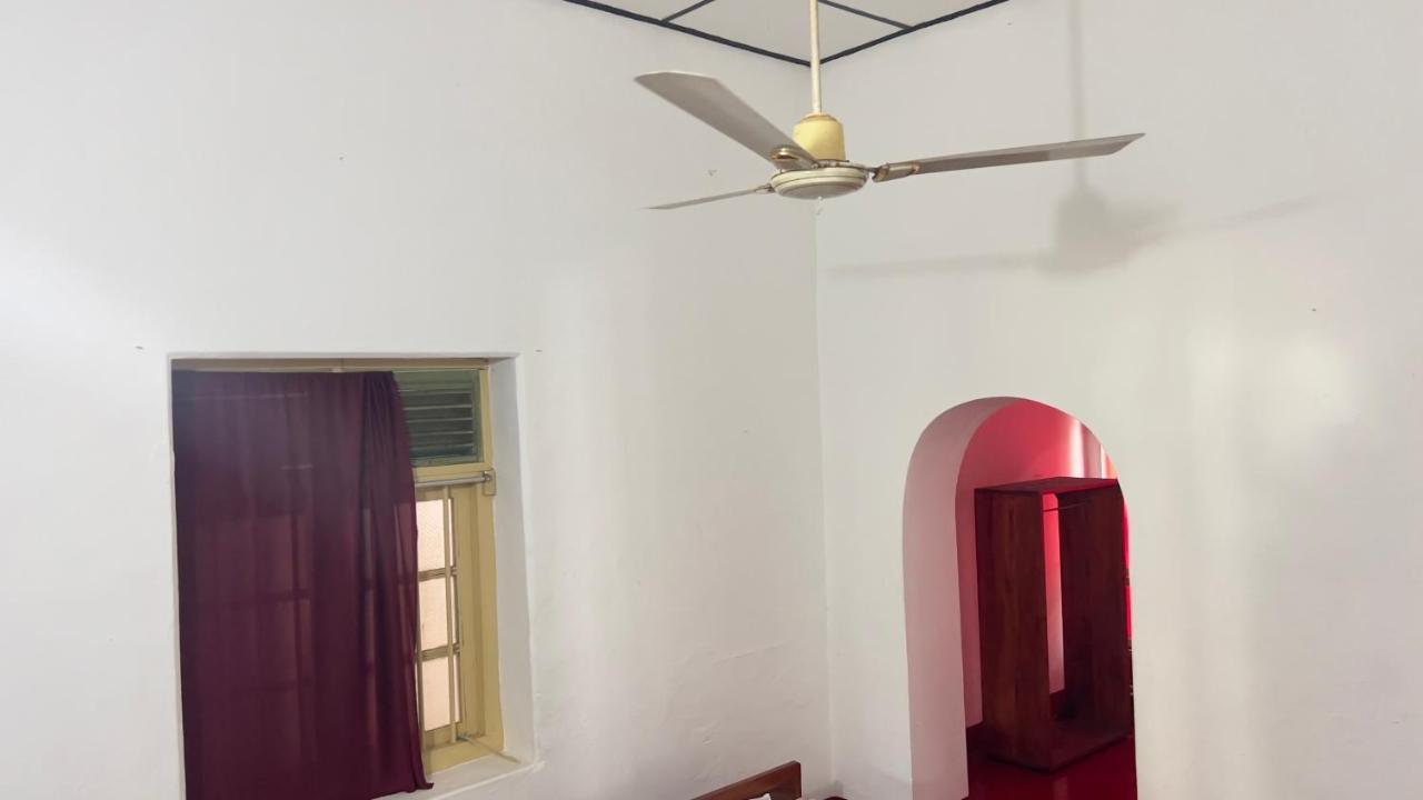 Готель Resthouse Vavuniya Екстер'єр фото