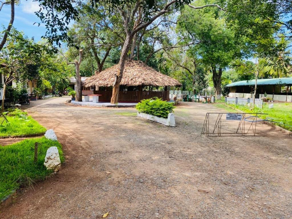 Готель Resthouse Vavuniya Екстер'єр фото