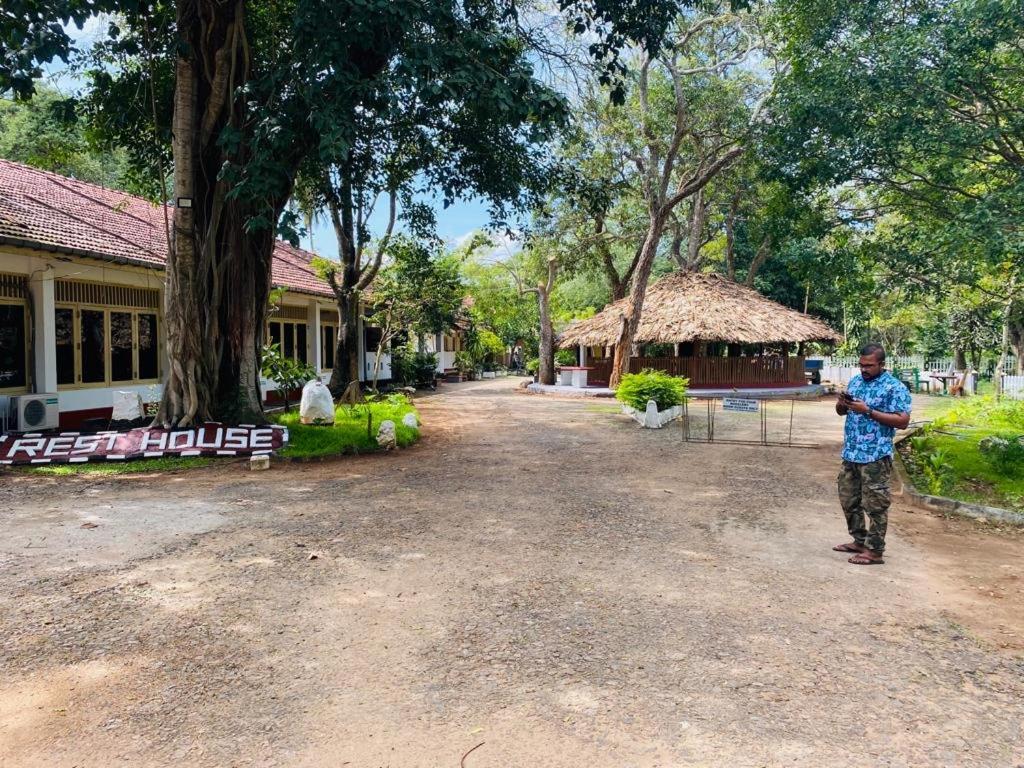 Готель Resthouse Vavuniya Екстер'єр фото
